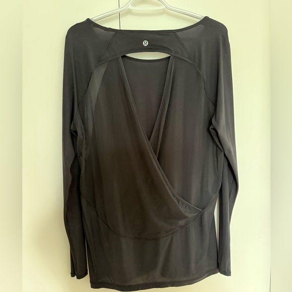 Long-Sleeved + Lightweight Black Mesh Tee: Lululemon - Picture 9 of 14